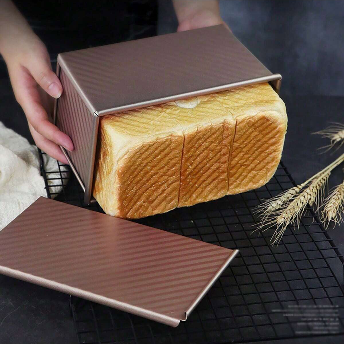 1pc Golden  Loaf Pan with Lid  - Rotary Bakery Oven 评论和价格